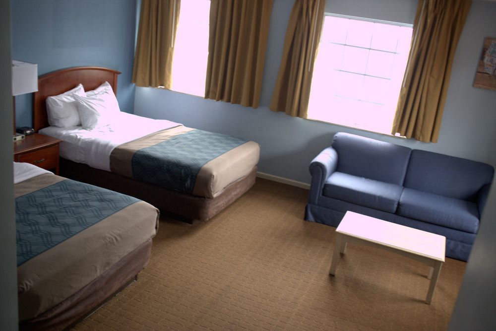 Econo Lodge Inn & Suites South Сандаски Экстерьер фото