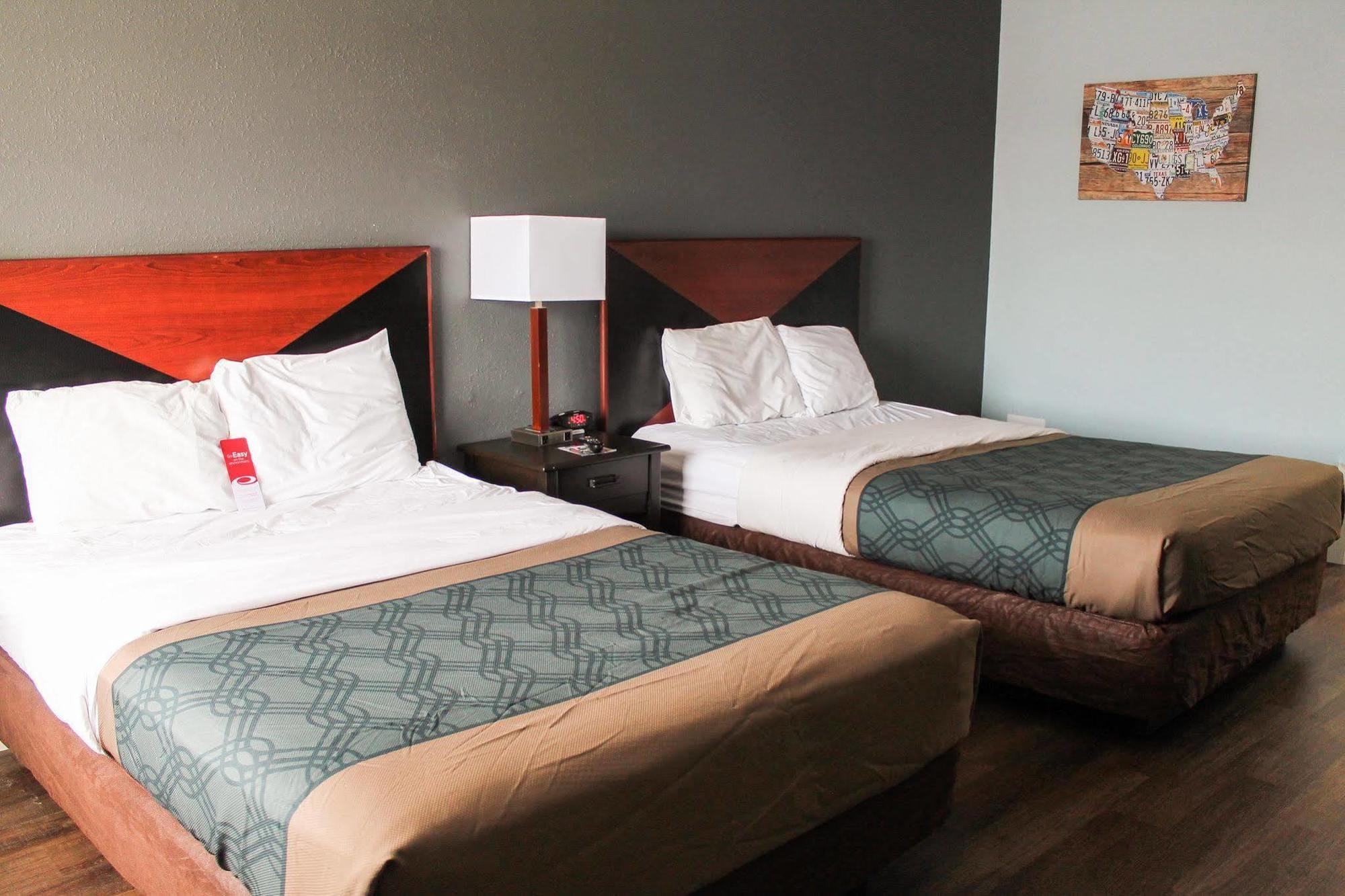 Econo Lodge Inn & Suites South Сандаски Экстерьер фото